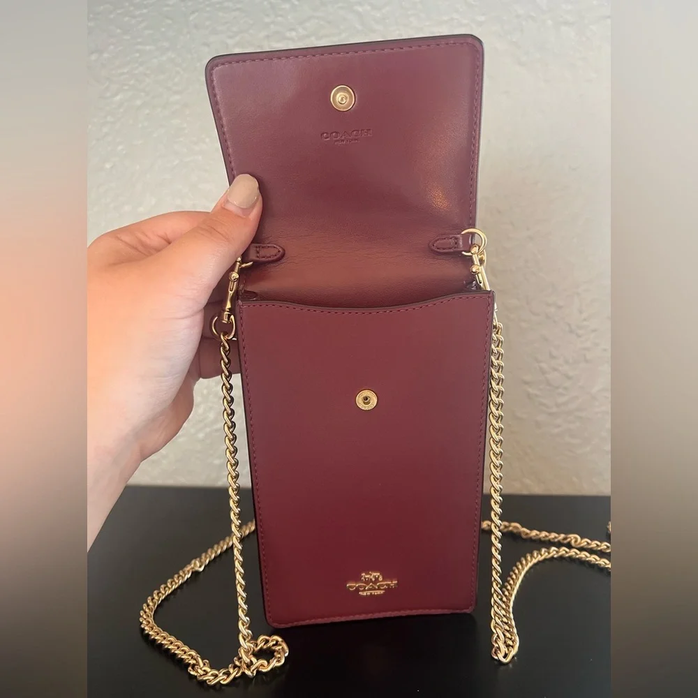 ✨NWOT - Coach Burgundy Snap Phone Crossbody✨